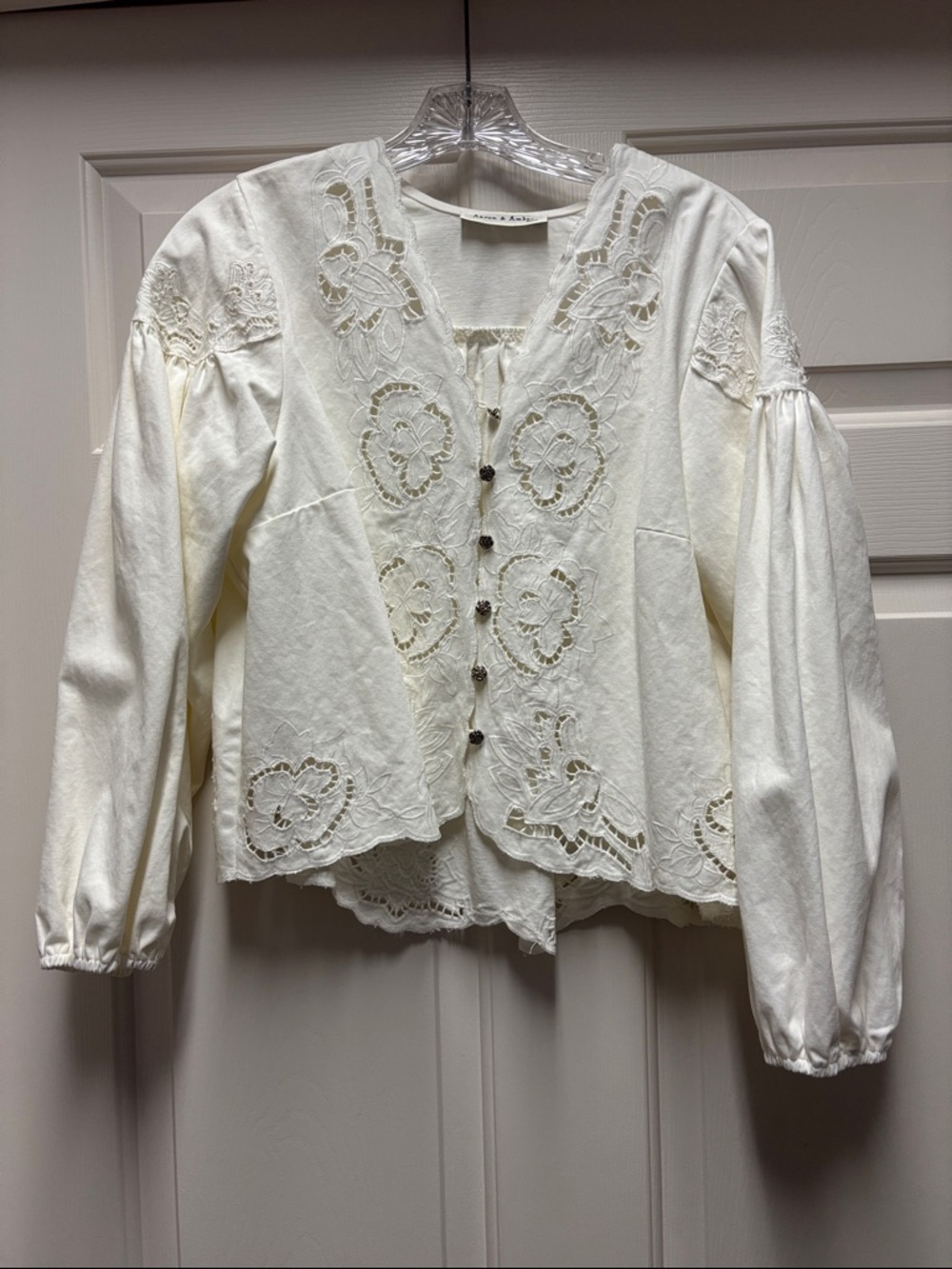 NWT Aaron & Amber Cream Embroidered Peasant Blouse Button Front jacket  SMALL
